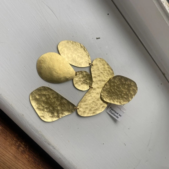 NWT Anthropologie Gold Hammered Gold Drop Earrings - Picture 3 of 4